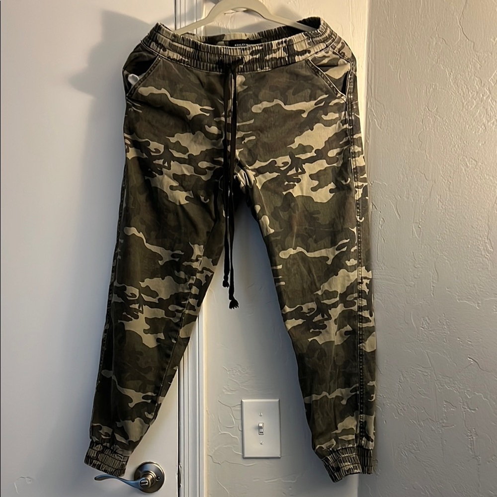 ASHLEY MASÓN Camouflage Jogger Pants